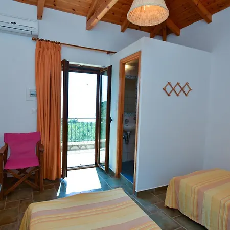 House Within An Olive Farm Vakantiehuis Ástros