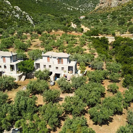 Σπίτι διακοπών House Within An Olive Farm